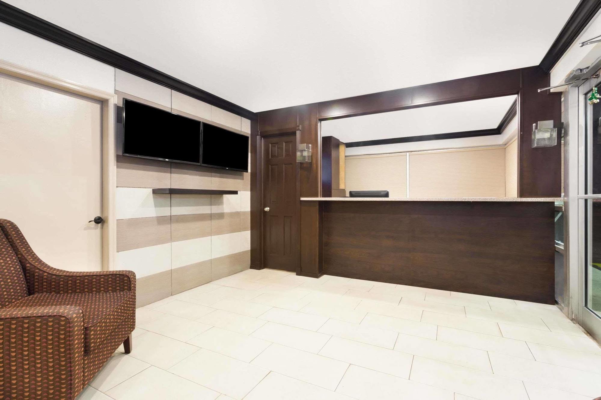 Econo Lodge Inn & Suites Florida City Bagian luar foto