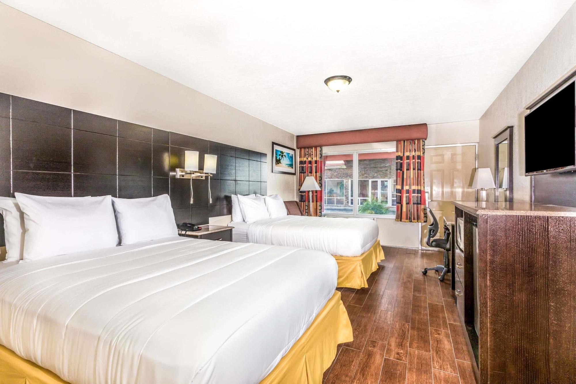 Econo Lodge Inn & Suites Florida City Bagian luar foto
